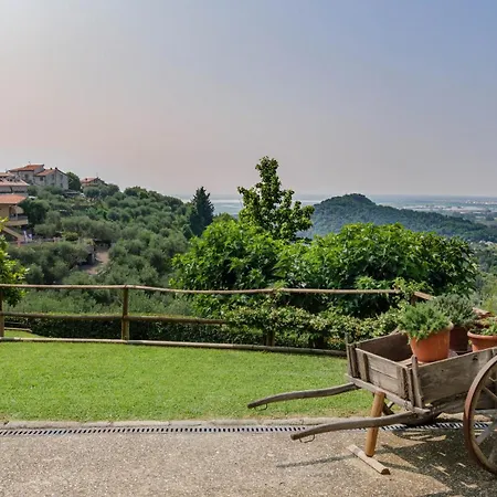 Villa Jasmine 8, Emma Massarosa