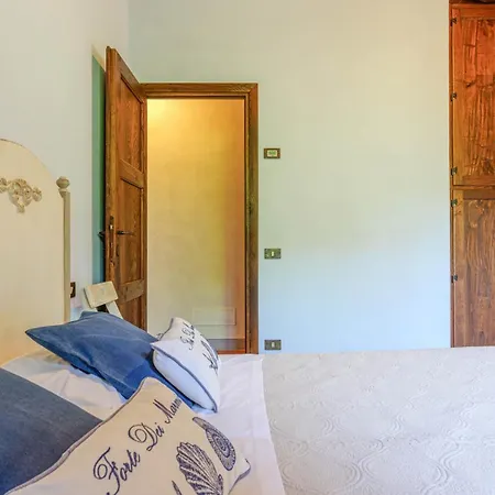 Jasmine 8, Emma Villa Massarosa