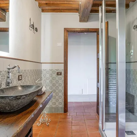 Villa Jasmine 8, Emma Massarosa